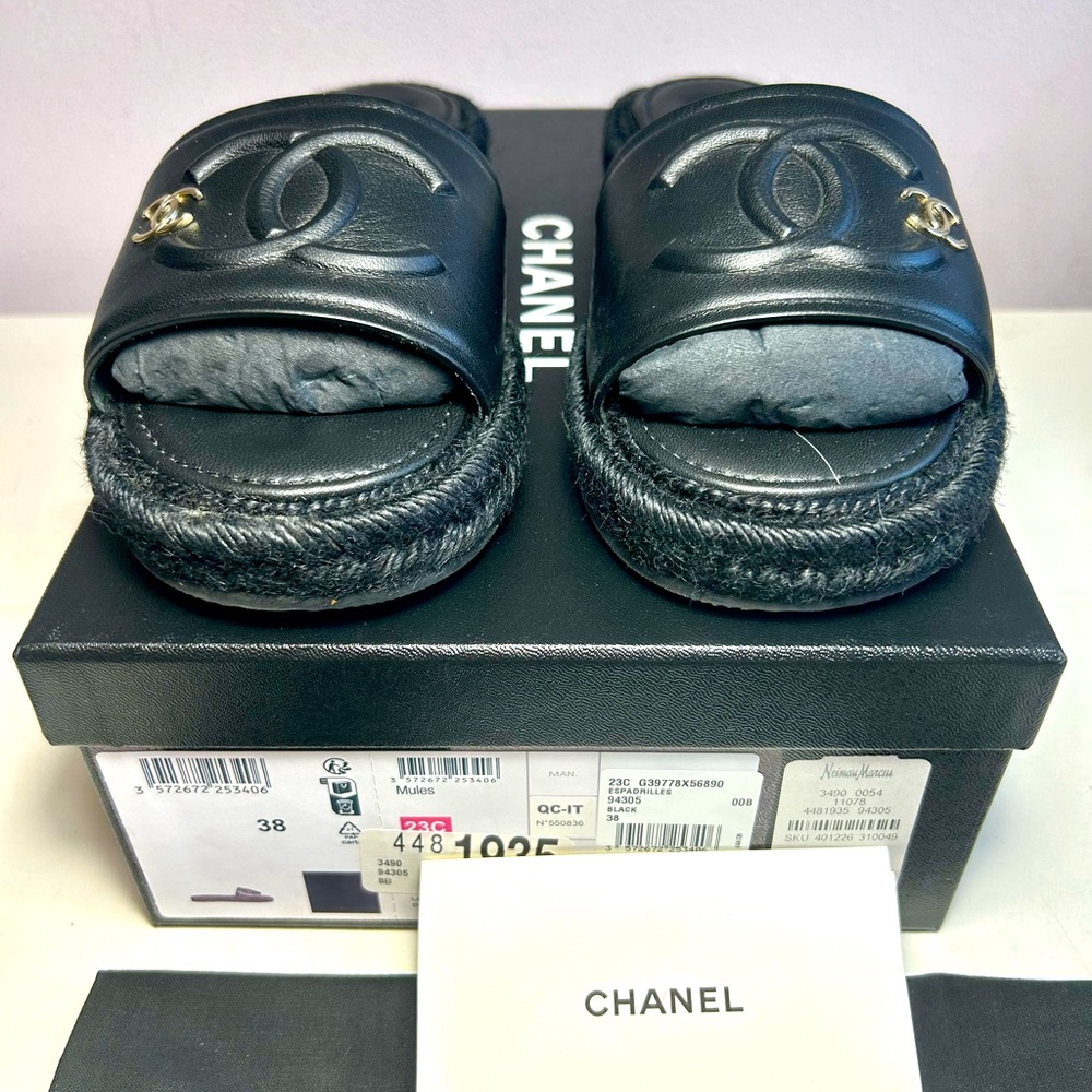 NEW CHANEL 23C CC LOGO MULE SANDALS BLACK LAMBSKIN SZ 38 - Picture 3 of 16